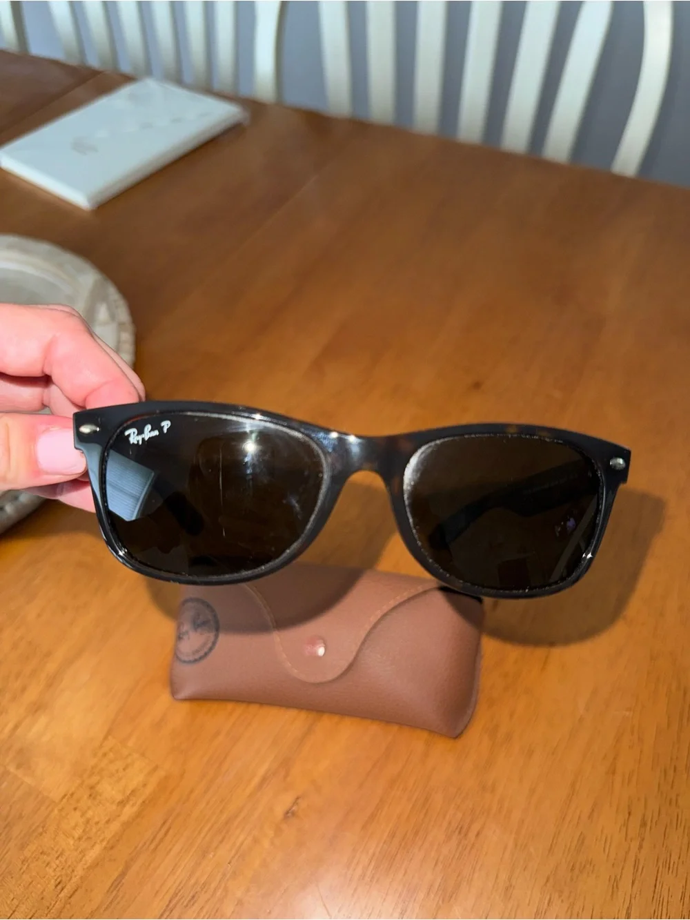 Ray-Ban Black Wayfarer Sunglasses with Brown Case- tortoise